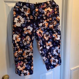 Like new floral Capris